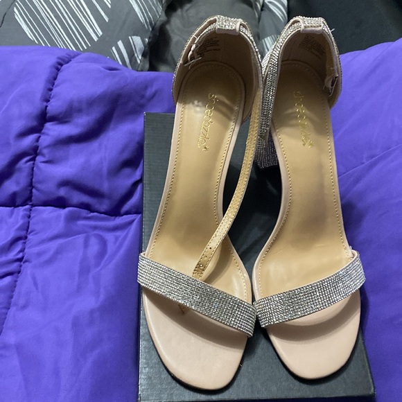 Size 11 open toe blocked sequin heel - Picture 3 of 4